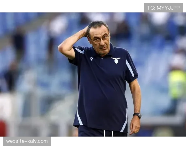 特写:国米教练席为绝杀球激情庆祝,小因扎吉与助教紧紧相拥