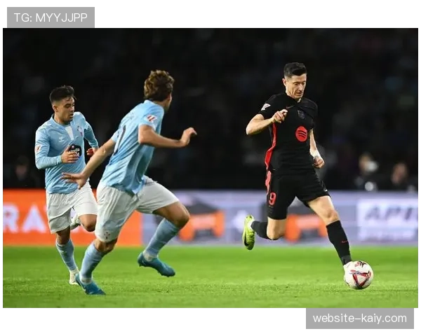 皇家社会2-2塞尔塔，比赛最后20分钟节奏突变，双方共完成4次攻防转换